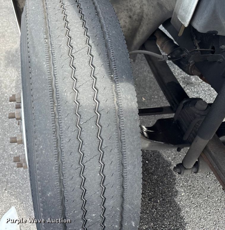 image for item EC4392 2017 Hino 268 box truck