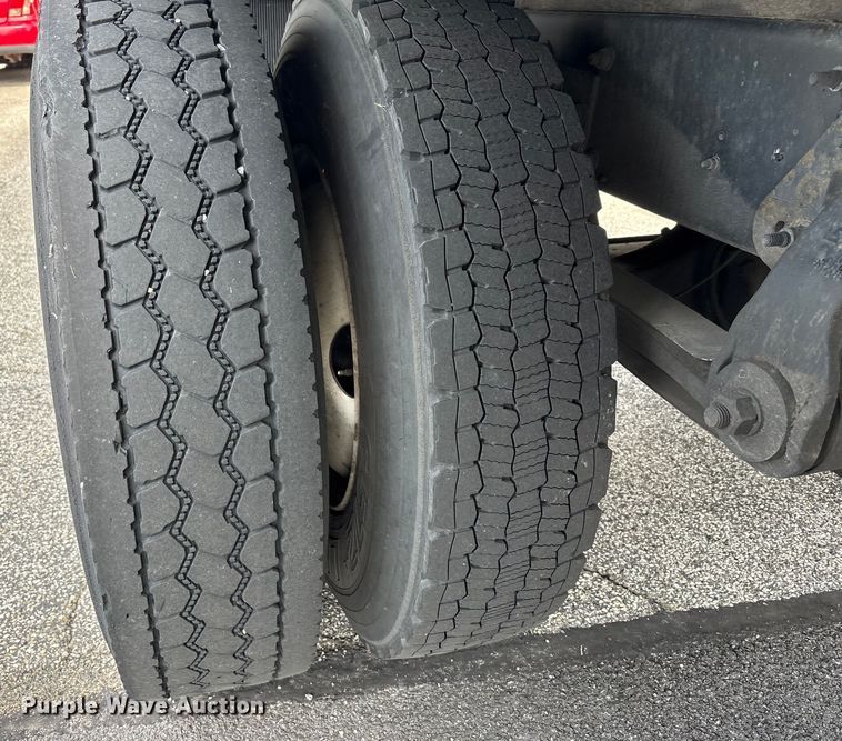 image for item EC4392 2017 Hino 268 box truck