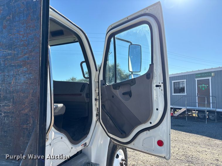 image for item EC8075 2012 Freightliner M2 Class flatbed truck