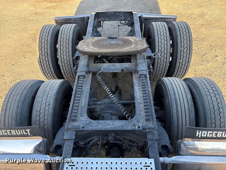 image for item EC8079 2010 Peterbuilt 389 semi truck