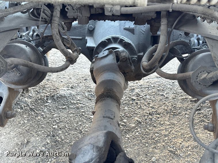 image for item EC8079 2010 Peterbuilt 389 semi truck