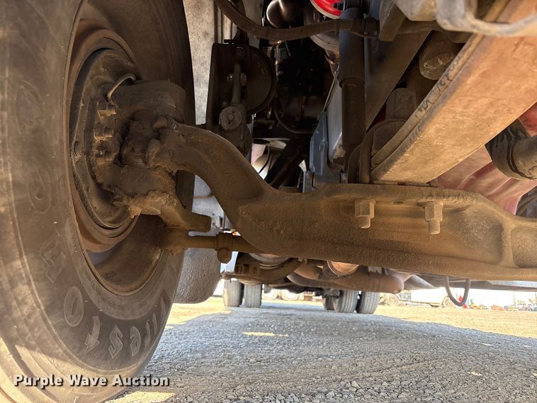 image for item EC8079 2010 Peterbuilt 389 semi truck