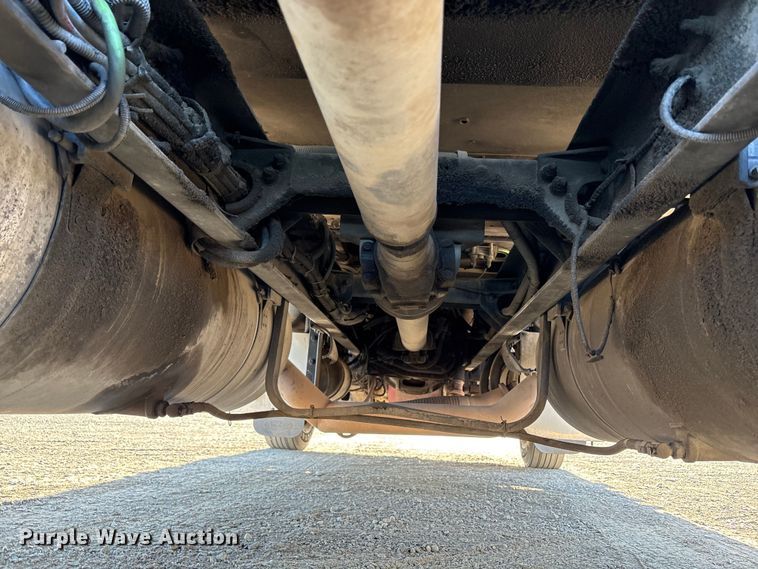 image for item EC8079 2010 Peterbuilt 389 semi truck