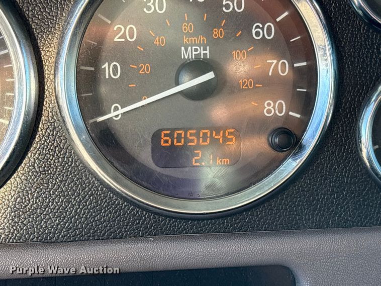 image for item EC8079 2010 Peterbuilt 389 semi truck