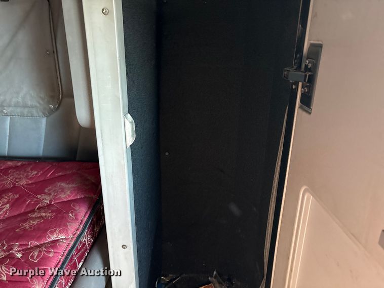 image for item EC8079 2010 Peterbuilt 389 semi truck