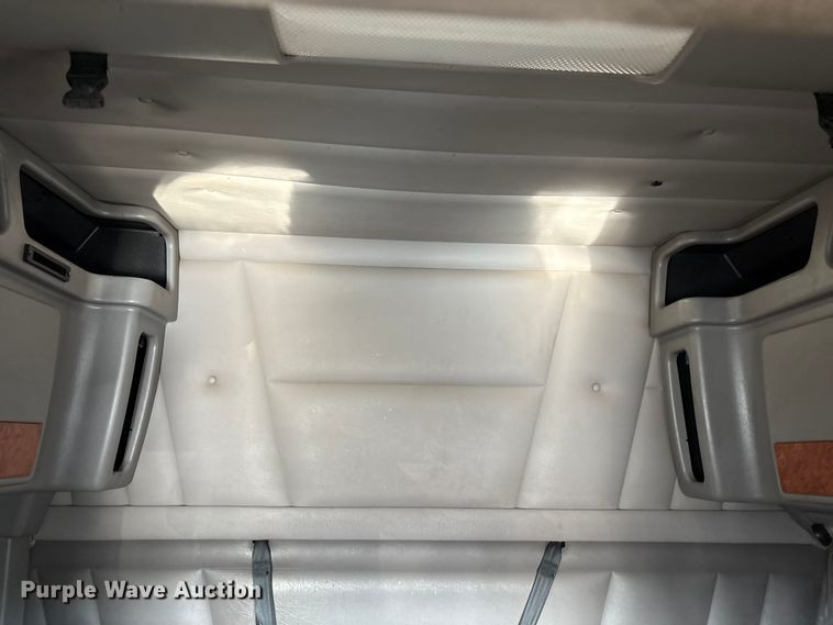 image for item EC8079 2010 Peterbuilt 389 semi truck