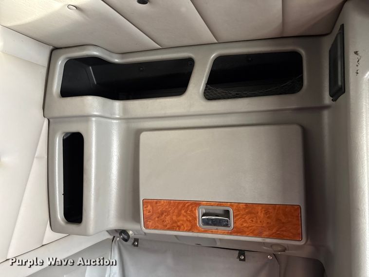 image for item EC8079 2010 Peterbuilt 389 semi truck