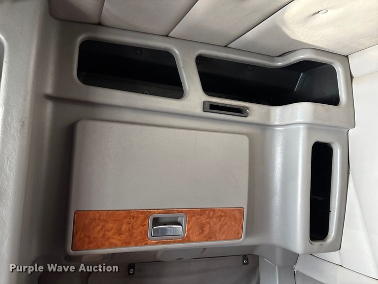 image for item EC8079 2010 Peterbuilt 389 semi truck