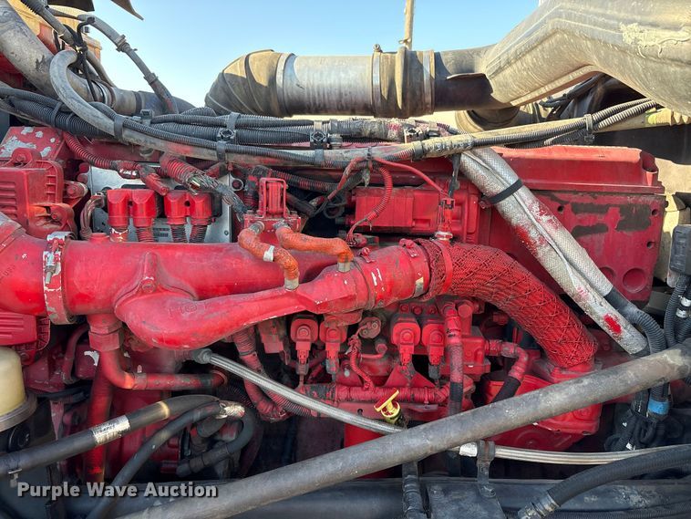 image for item EC8079 2010 Peterbuilt 389 semi truck