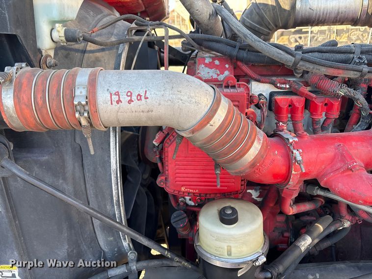 image for item EC8079 2010 Peterbuilt 389 semi truck