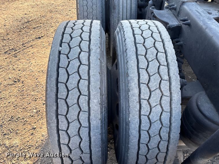 image for item EC8079 2010 Peterbuilt 389 semi truck