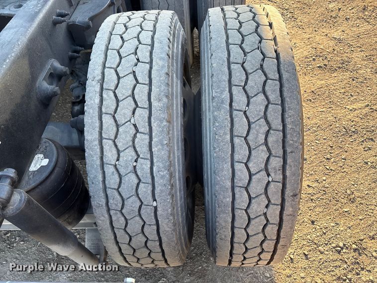 image for item EC8079 2010 Peterbuilt 389 semi truck