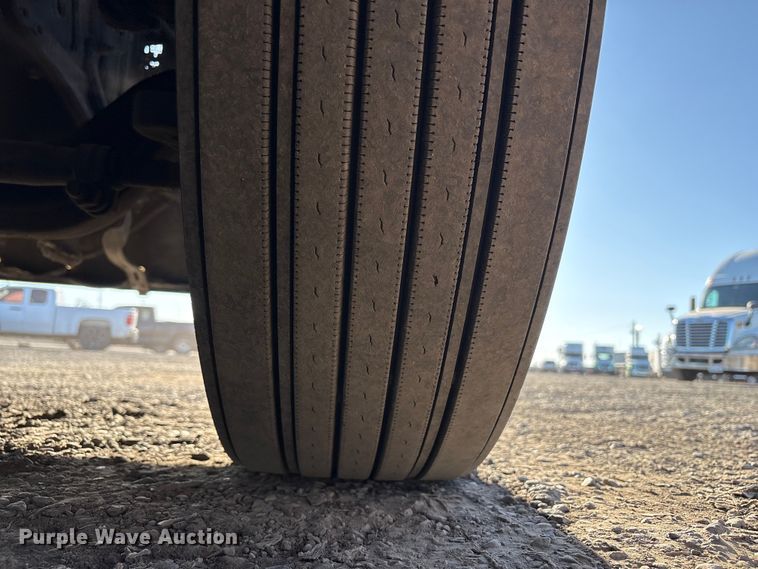 image for item EC8079 2010 Peterbuilt 389 semi truck