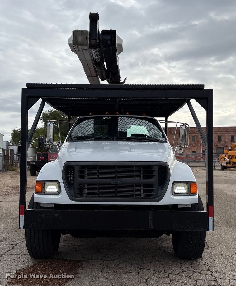image for item EC8089 2000 Ford F750 Super Duty Ext. Cab forestry bucket truck