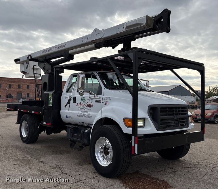 image for item EC8089 2000 Ford F750 Super Duty Ext. Cab forestry bucket truck
