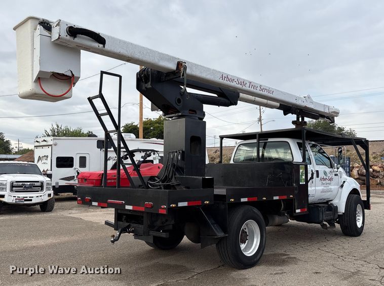 image for item EC8089 2000 Ford F750 Super Duty Ext. Cab forestry bucket truck