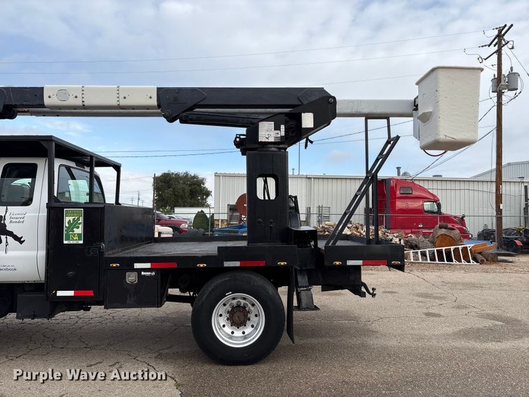 image for item EC8089 2000 Ford F750 Super Duty Ext. Cab forestry bucket truck