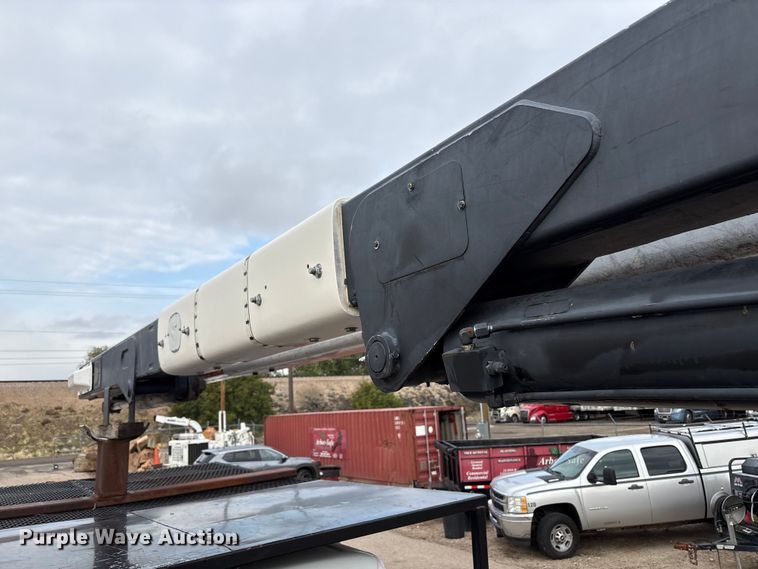 image for item EC8089 2000 Ford F750 Super Duty Ext. Cab forestry bucket truck