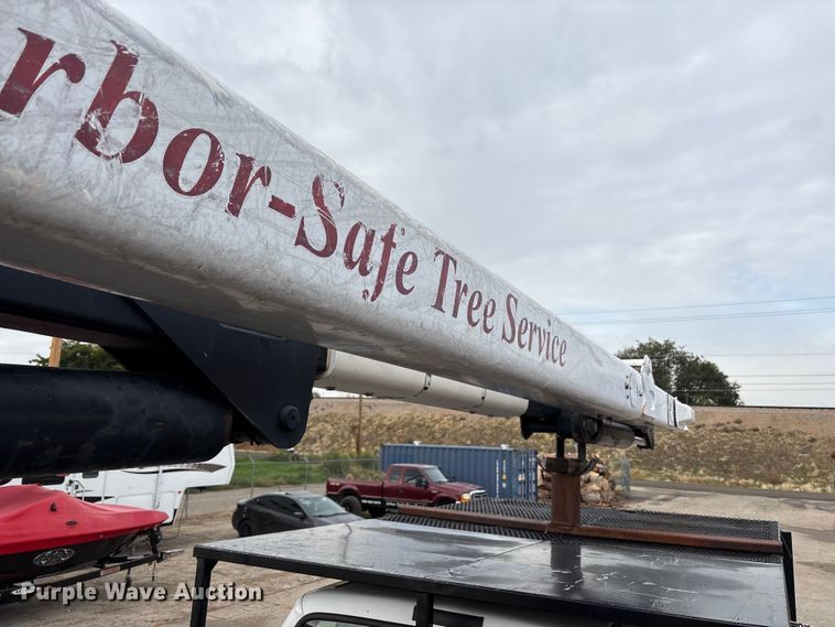 image for item EC8089 2000 Ford F750 Super Duty Ext. Cab forestry bucket truck