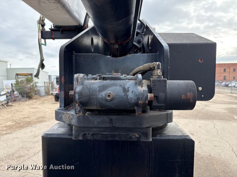 image for item EC8089 2000 Ford F750 Super Duty Ext. Cab forestry bucket truck