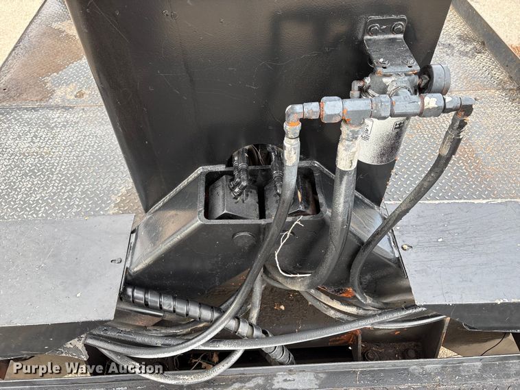 image for item EC8089 2000 Ford F750 Super Duty Ext. Cab forestry bucket truck