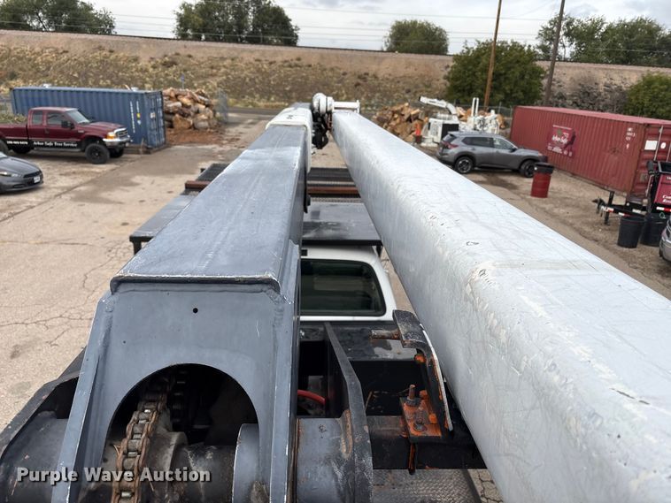 image for item EC8089 2000 Ford F750 Super Duty Ext. Cab forestry bucket truck