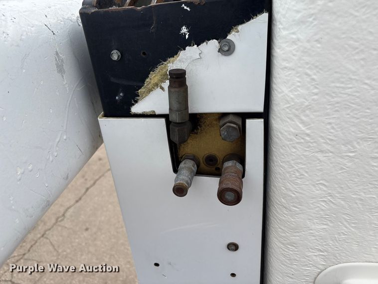 image for item EC8089 2000 Ford F750 Super Duty Ext. Cab forestry bucket truck