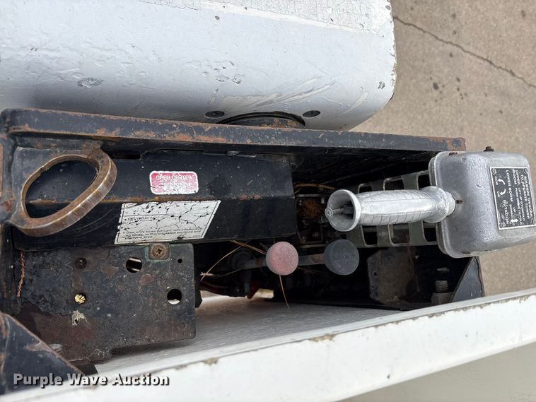 image for item EC8089 2000 Ford F750 Super Duty Ext. Cab forestry bucket truck