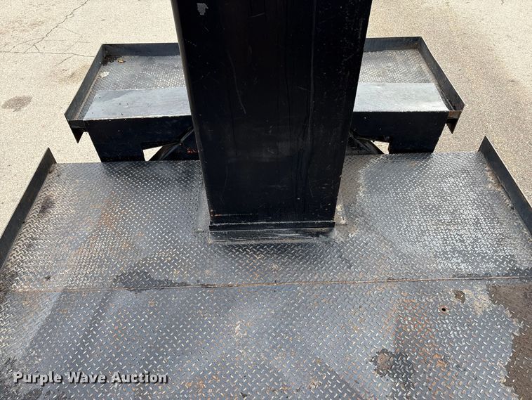 image for item EC8089 2000 Ford F750 Super Duty Ext. Cab forestry bucket truck