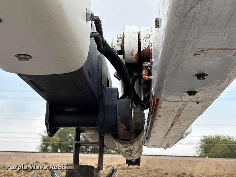 image for item EC8089 2000 Ford F750 Super Duty Ext. Cab forestry bucket truck