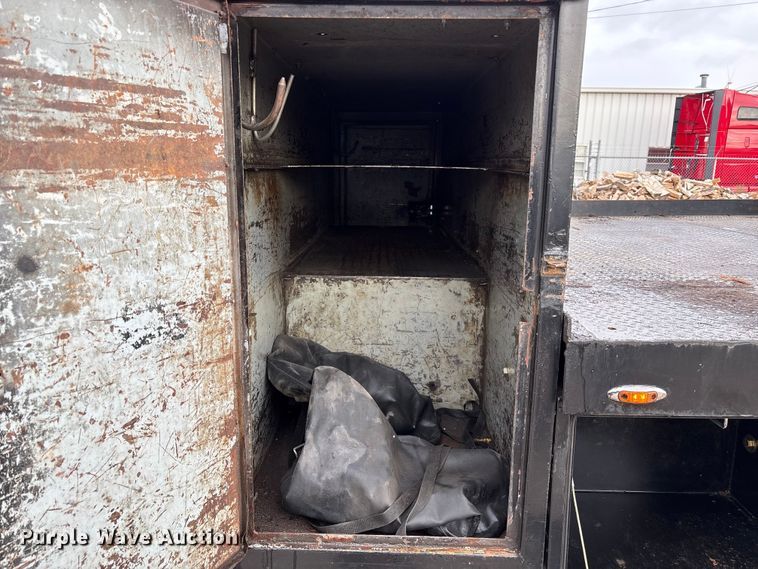 image for item EC8089 2000 Ford F750 Super Duty Ext. Cab forestry bucket truck