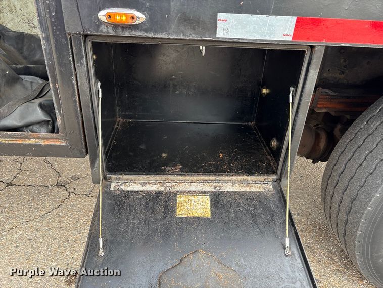 image for item EC8089 2000 Ford F750 Super Duty Ext. Cab forestry bucket truck