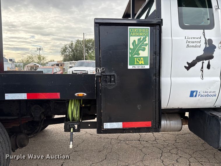 image for item EC8089 2000 Ford F750 Super Duty Ext. Cab forestry bucket truck