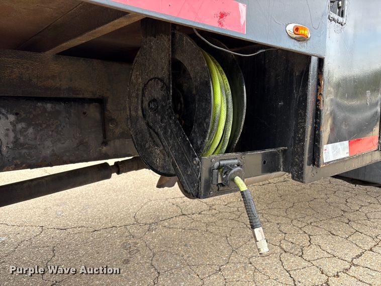 image for item EC8089 2000 Ford F750 Super Duty Ext. Cab forestry bucket truck