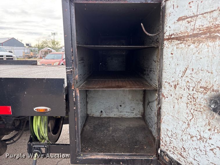 image for item EC8089 2000 Ford F750 Super Duty Ext. Cab forestry bucket truck