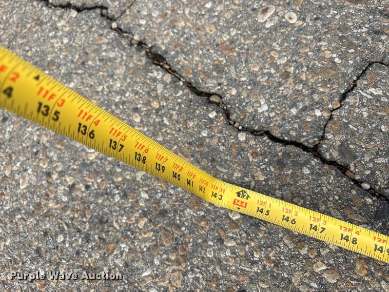 image for item EC8089 2000 Ford F750 Super Duty Ext. Cab forestry bucket truck