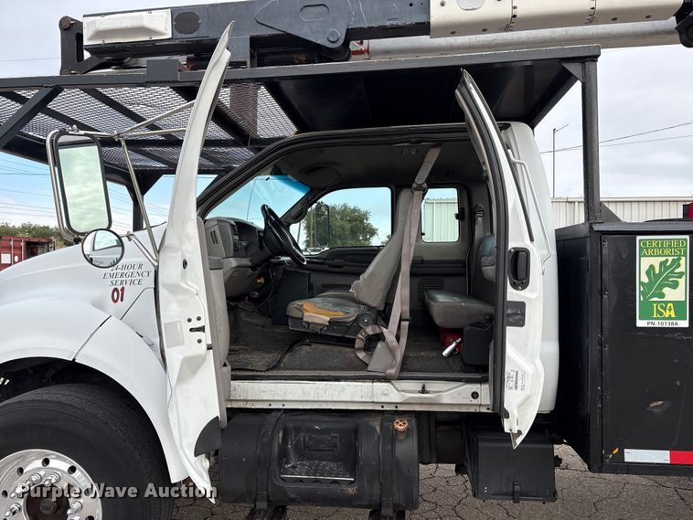 image for item EC8089 2000 Ford F750 Super Duty Ext. Cab forestry bucket truck