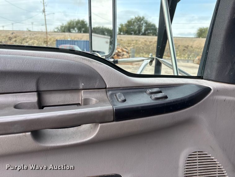 image for item EC8089 2000 Ford F750 Super Duty Ext. Cab forestry bucket truck