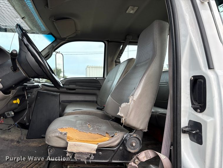 image for item EC8089 2000 Ford F750 Super Duty Ext. Cab forestry bucket truck