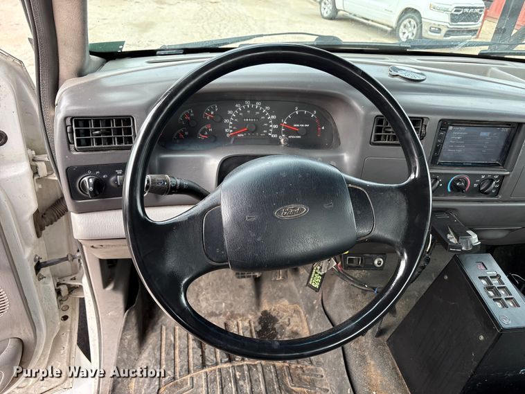 image for item EC8089 2000 Ford F750 Super Duty Ext. Cab forestry bucket truck