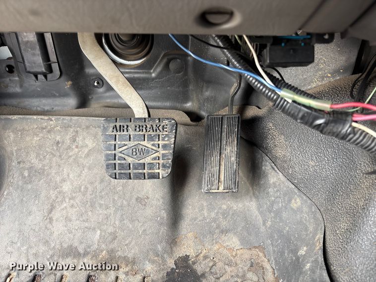 image for item EC8089 2000 Ford F750 Super Duty Ext. Cab forestry bucket truck