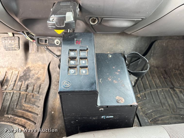 image for item EC8089 2000 Ford F750 Super Duty Ext. Cab forestry bucket truck