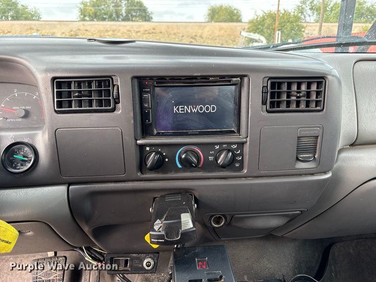 image for item EC8089 2000 Ford F750 Super Duty Ext. Cab forestry bucket truck