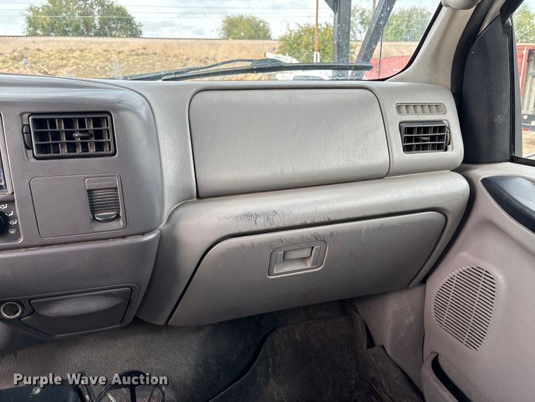 image for item EC8089 2000 Ford F750 Super Duty Ext. Cab forestry bucket truck