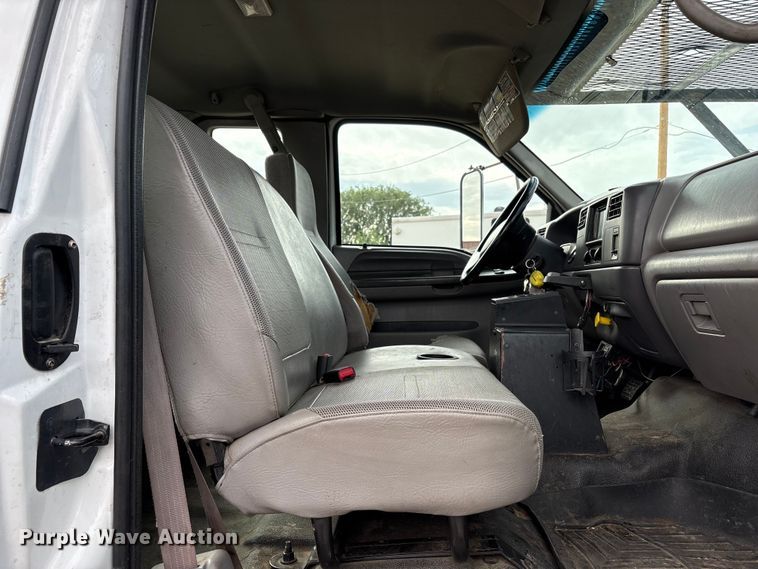 image for item EC8089 2000 Ford F750 Super Duty Ext. Cab forestry bucket truck