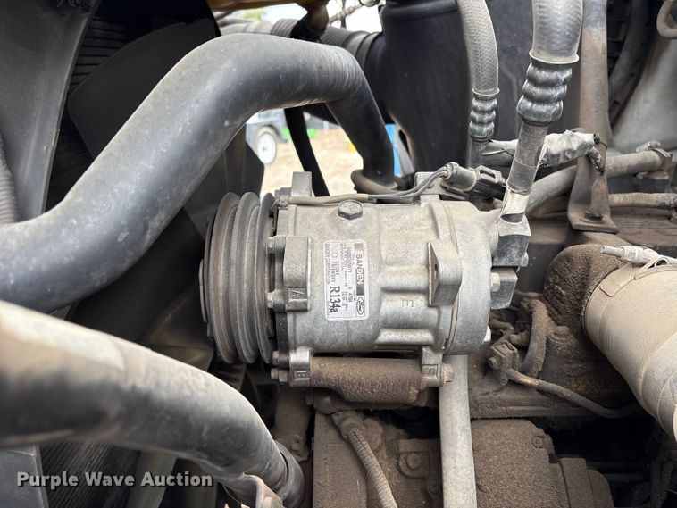 image for item EC8089 2000 Ford F750 Super Duty Ext. Cab forestry bucket truck