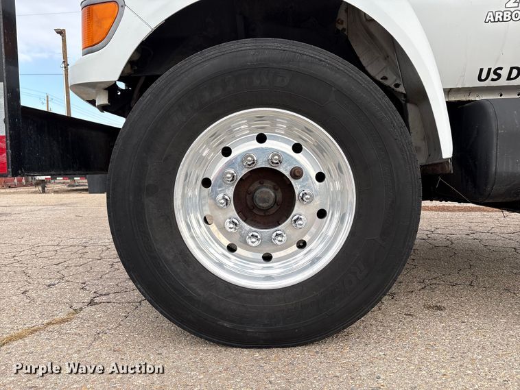 image for item EC8089 2000 Ford F750 Super Duty Ext. Cab forestry bucket truck