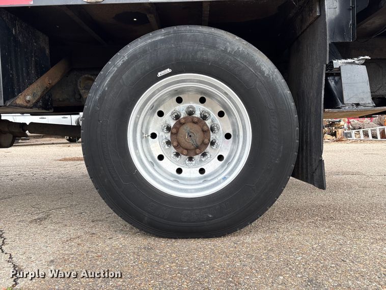 image for item EC8089 2000 Ford F750 Super Duty Ext. Cab forestry bucket truck