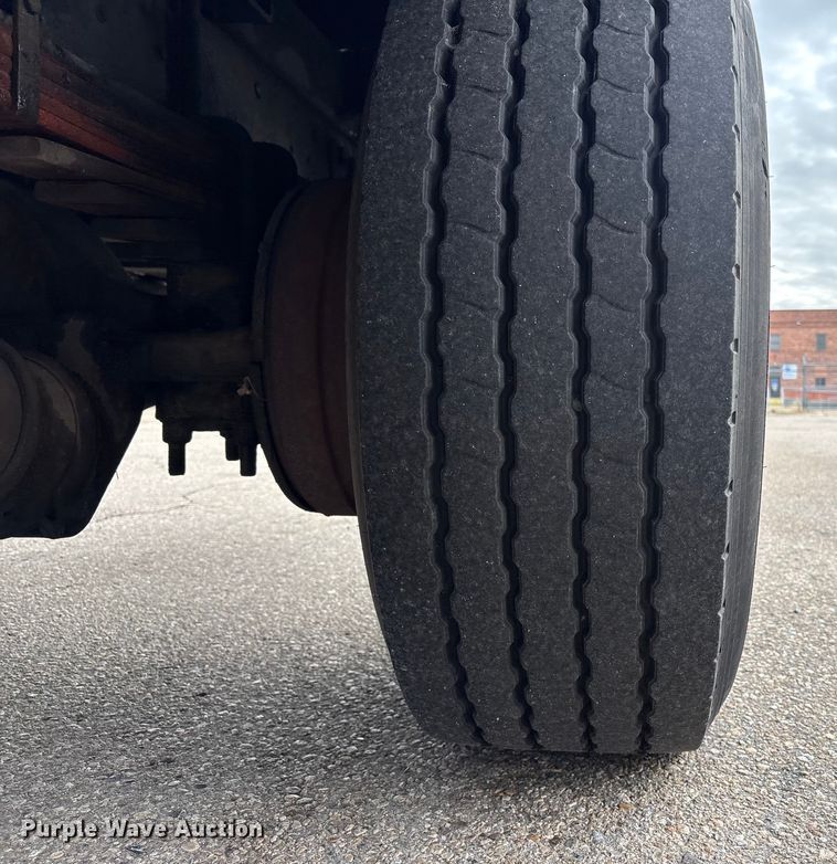 image for item EC8089 2000 Ford F750 Super Duty Ext. Cab forestry bucket truck