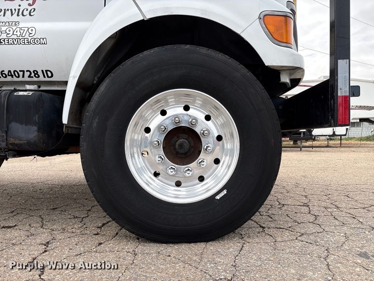 image for item EC8089 2000 Ford F750 Super Duty Ext. Cab forestry bucket truck